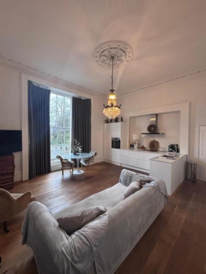 2-bed apartment in Central Clifton, GREAT LOCATION - Period Features, High Ceilings, Balcony x2, Office, Stylish, Modern